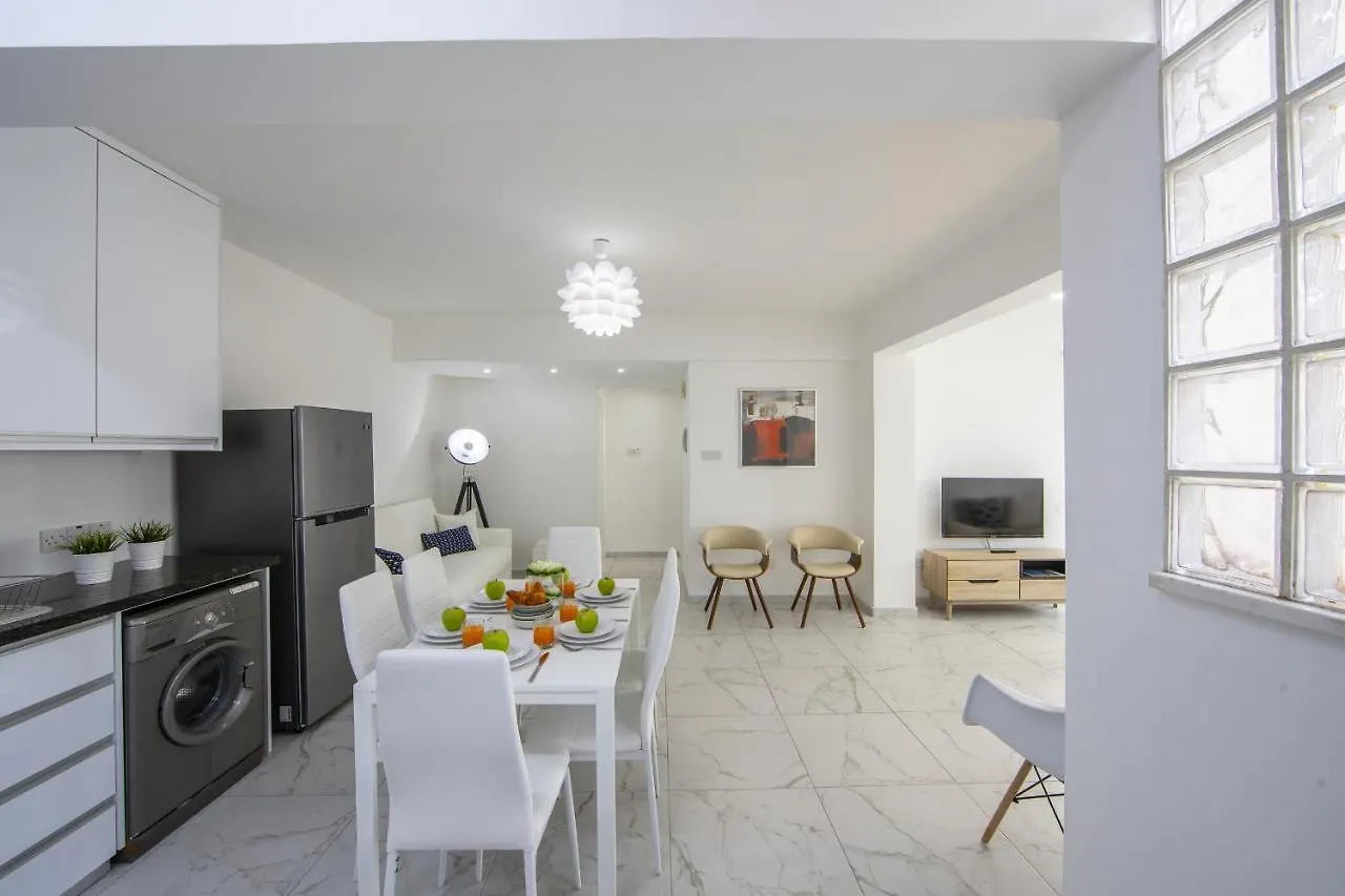 Larnaca Finikoudes Suite