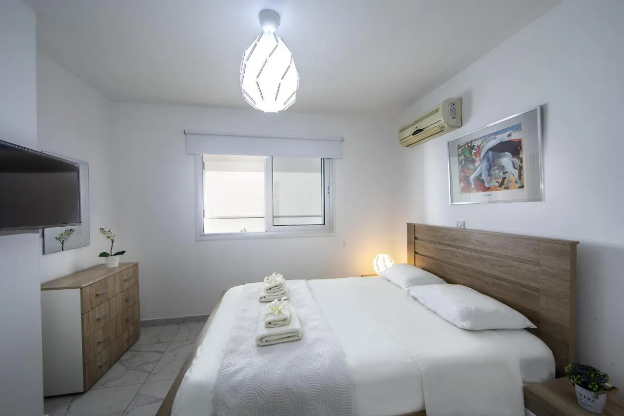 Larnaca Finikoudes Suite 0*,