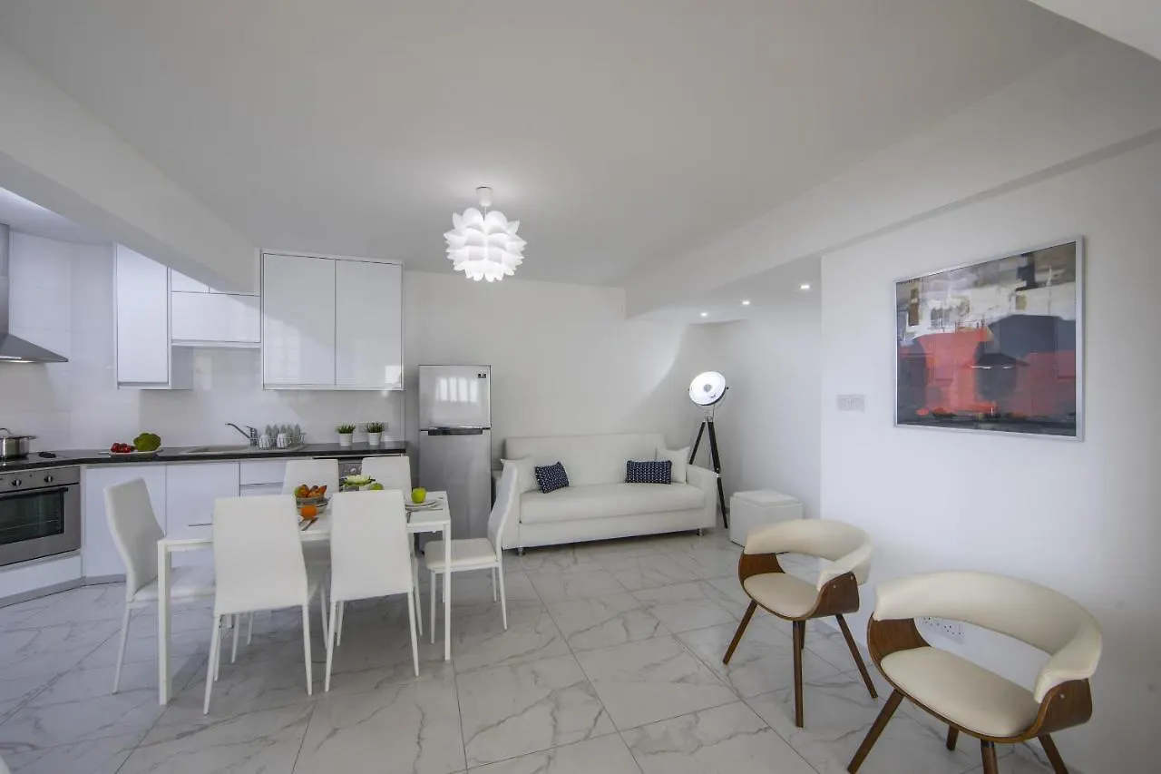 Larnaca Finikoudes Suite Apartment