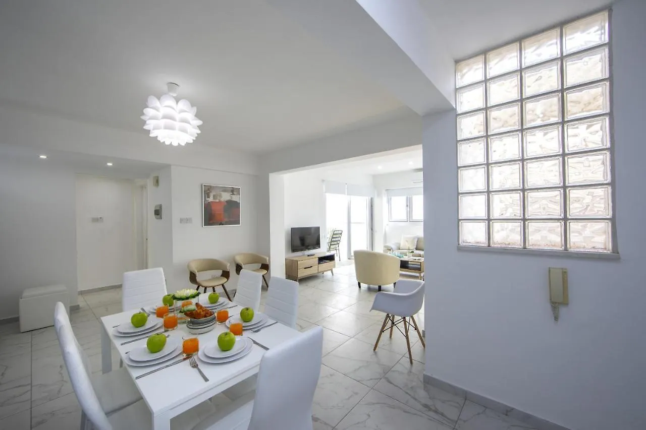 Larnaca Finikoudes Suite Apartment